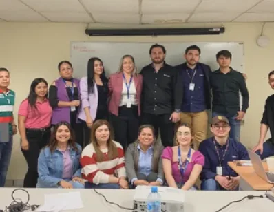 Equipo completo después de su capacitación con Ad Center